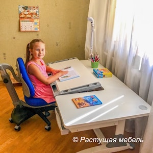 Комната для 5-летней девочки с большим столом-партой. Решение вопроса рабочего места до конца школы – акция «Конкурс интерьеров»  